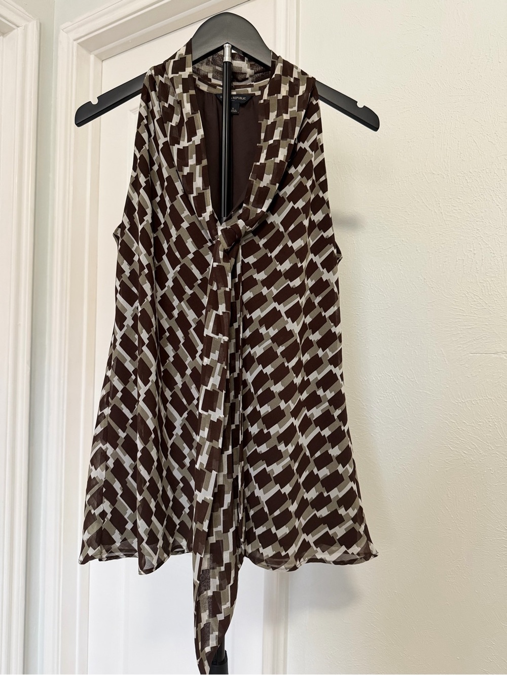 Banana Republic Brown & Cream Geometric Tie-Neck Sleeveless Top
